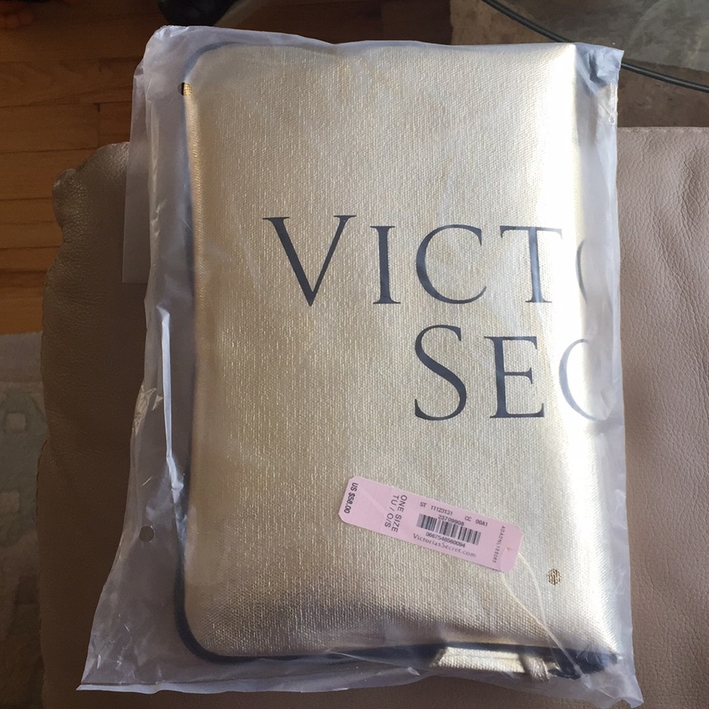 NEW VICTORIA’S SECRET BAG - Picture 2 of 3